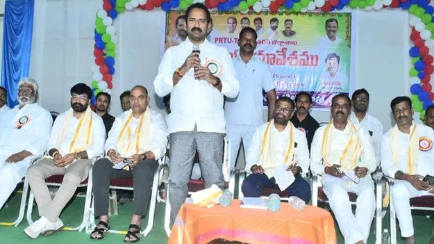 Karimnagar:  డిసెంబరు 9లోగా హామీలను నెరవేర్చాలి 