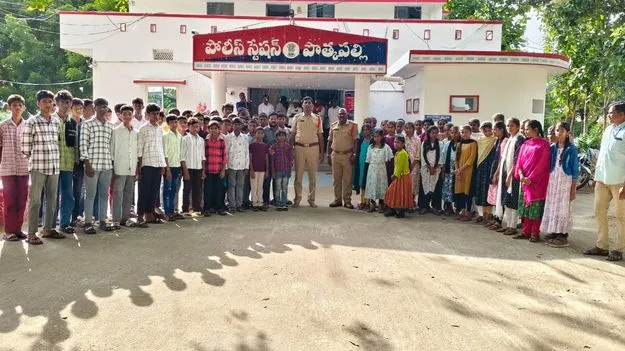 Peddapalli:  పోలీస్‌స్టేషన్‌లో ఓపెన్‌హౌస్‌