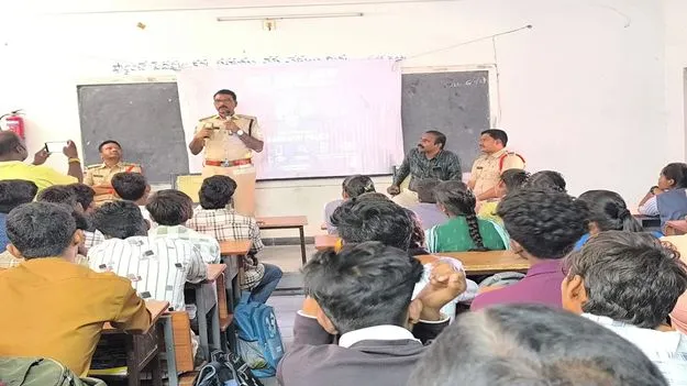 సైబర్‌ నేరాలపై అప్రమత్తంగా ఉండాలి 