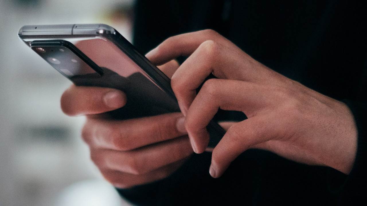 Data Security: పాత ఫోన్ అమ్మేస్తున్నారా? ఈ జాగ్రత్తలు తప్పనిసరి