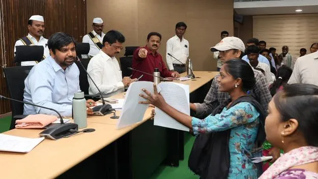 ప్రజావాణి దరఖాస్తులను త్వరగా పరిష్కరించాలి