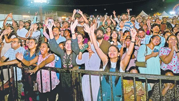 Vijayawada Utsav: సంగీతఝరిలో ఓలలాడి