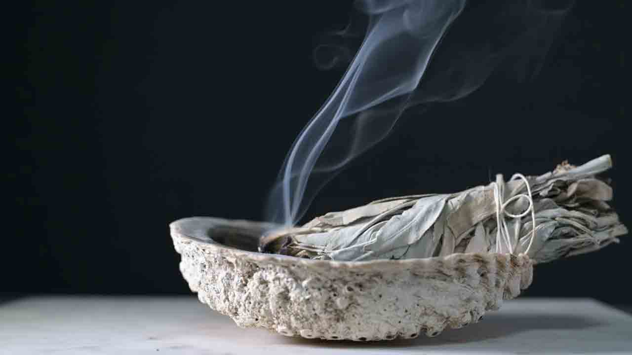 Diwali Rituals Prosperity: దీపావళి ప్రార్థనలకు శక్తినిచ్చే సాధారణ ఆచారాలు..