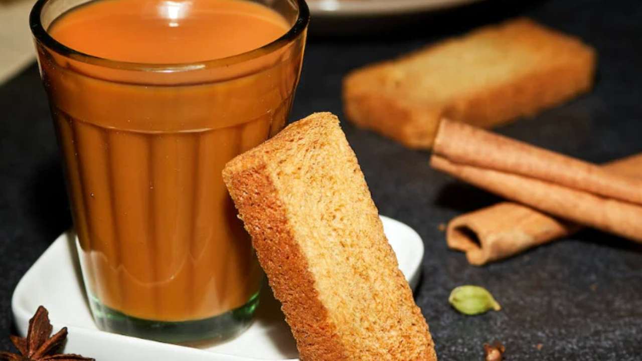 Indian Tea: భారతీయులు టీలో పాలు ఎందుకు కలుపుకుంటారో తెలుసా