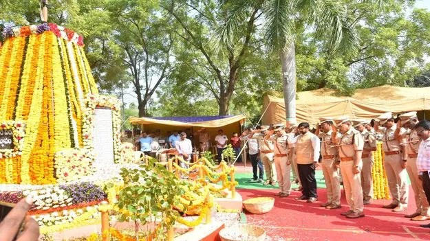 అమరుల త్యాగాలు స్ఫూర్తిదాయకంగా తీసుకోవాలి 