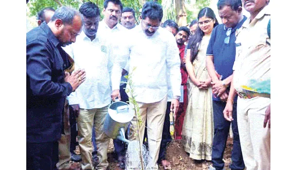 ప్రకృతి అందాలను పరిరక్షిద్దాం