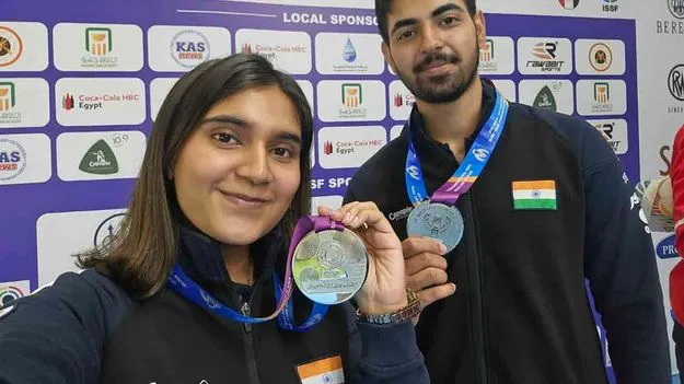 ISSF World Shooting Championship: ఇషా జోడీకి రజతం