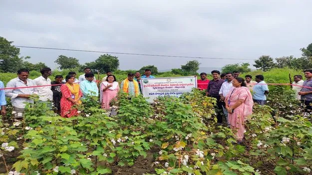 రైతులు సాంకేతికతను సద్వినియోగం చేసుకోవాలి