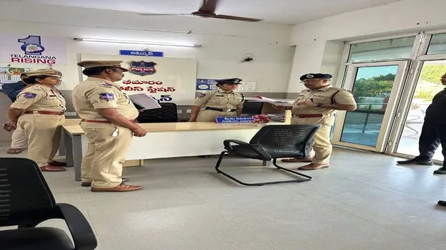 ఫిర్యాదుదారులతో మర్యాదగా ప్రవర్తించాలి 