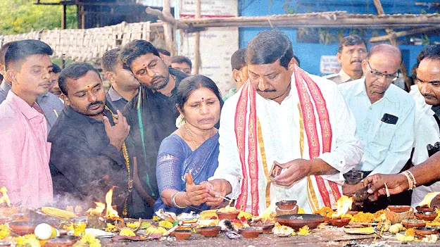 భక్తిశ్రద్ధలతో కార్తీక పూజలు