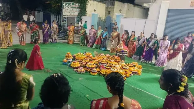 అంబరాన్నంటిన బతుకమ్మ సంబరాలు 