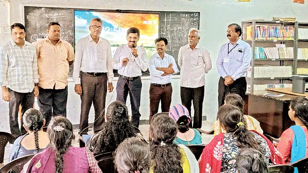 భవిష్యత్తుకు పునాది పాఠశాలలోనే..