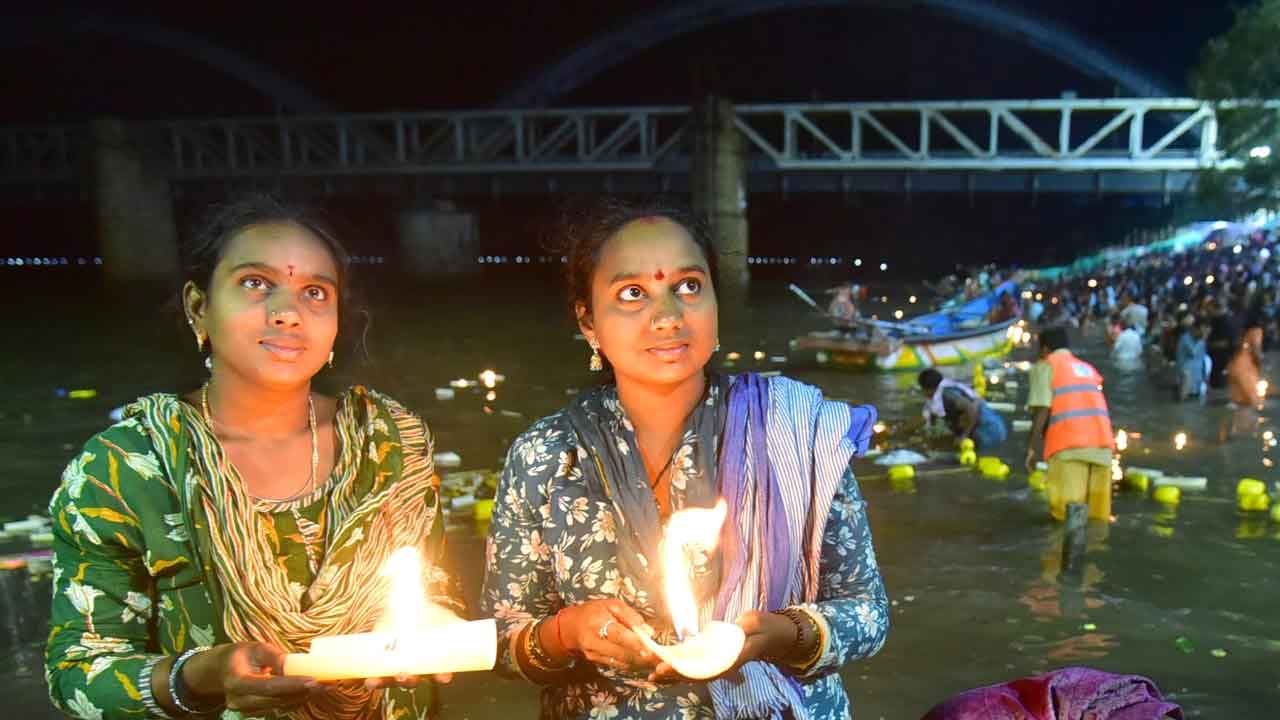  Kartika Maasam: రాజమండ్రి గోదావరి పుష్కర ఘాట్ వద్ద కార్తీక శోభ
