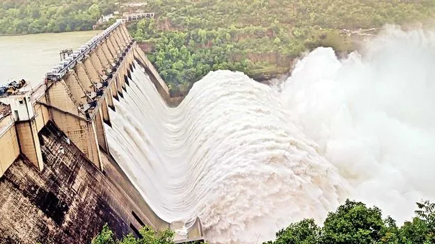 సాగర్‌కు కొనసాగుతున్న నీటి విడుదల