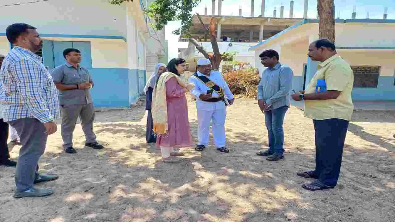 పీహెచ్‌సీల ఆవరణలో ఔషధ మొక్కలు పెంచాలి