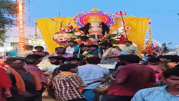 భక్తిశ్రద్ధలతో దుర్గమ్మ నిమజ్జనోత్సవం