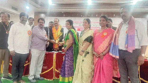 సామాజిక సేవే లక్ష్యంగా ముందుకు సాగాలి