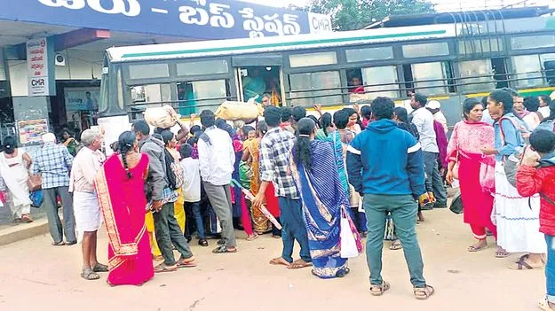 పీటీడీ కాంప్లెక్‌ కిటకిట