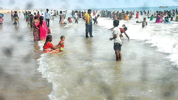 పర్యాటకులూ.. జాగ్రత్త