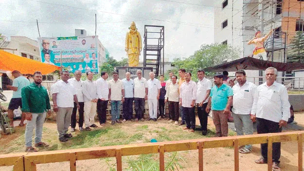 కొండా లక్ష్మణ్‌ బాపూజీకి ఘన నివాళి