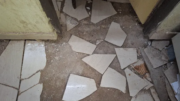 kumaram bheem asifabad-   శిథిలావస్థలో తహసీల్దార్‌ కార్యాలయం