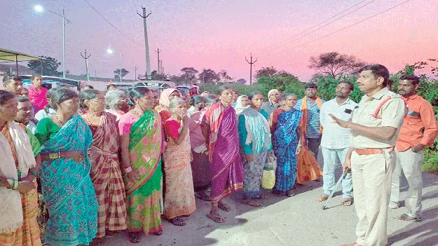 గూడ్స్‌ వాహనాల్లో ప్రజలను తరలించొద్దు 