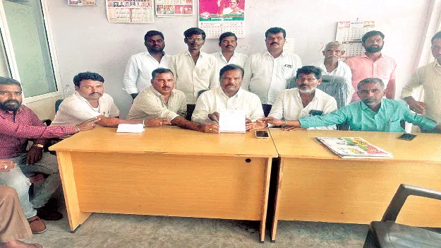 బీసీలను మోసగిస్తున్న కాంగ్రెస్‌