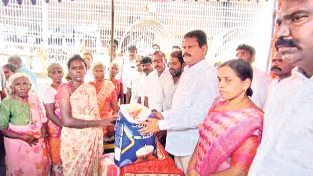 తుఫాన్‌ బాధితులకు ప్రభుత్వం అండ 