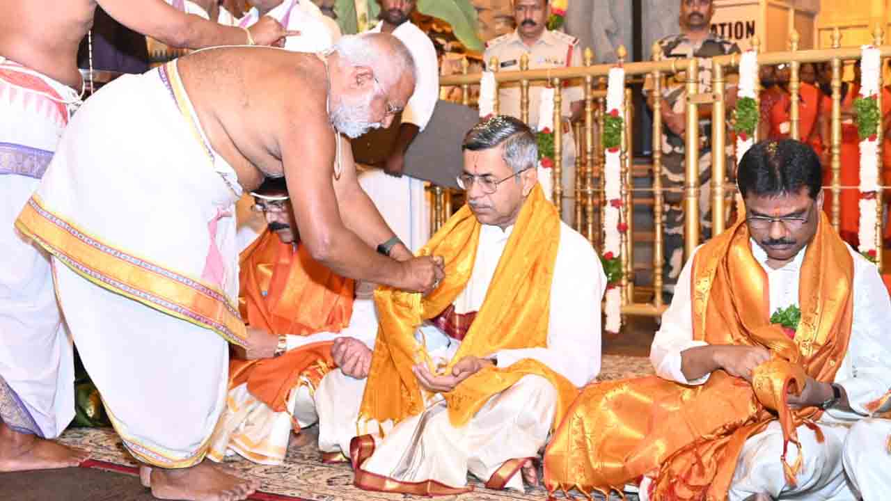 Chief Justice Aparesha Kumar Singh: యాదాద్రి లక్ష్మీ నరసింహ స్వామి వారిని దర్శించుకున్న చీఫ్ జస్టిస్