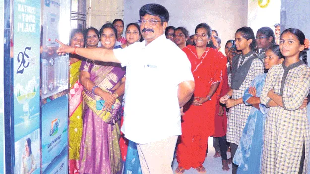 విద్యకు అధిక ప్రాధాన్యం