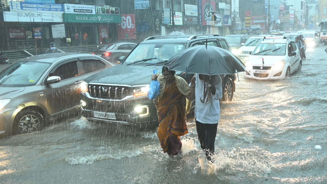 Cyclone Montha: కుండపోత వర్షాలు.. అతలాకుతలమైన ఉమ్మడి వరంగల్
