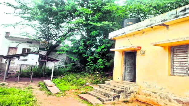 FARMER: పాడిరైతులకు తప్పని కష్టాలు