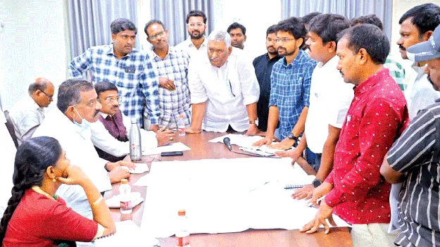 ప్రజా సేవలపై నిర్లక్ష్యం వద్దు