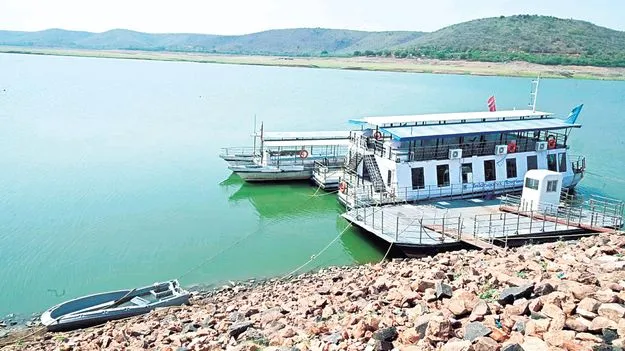 కృష్ణానదిలో ఆనంద విహారం