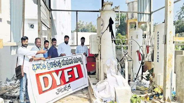 వంద పడకల ఆస్పత్రి నిర్మాణం పూర్తిచేయాలి 