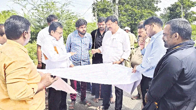 చెరువు కట్టపై రహదారిని నిర్మిస్తాం