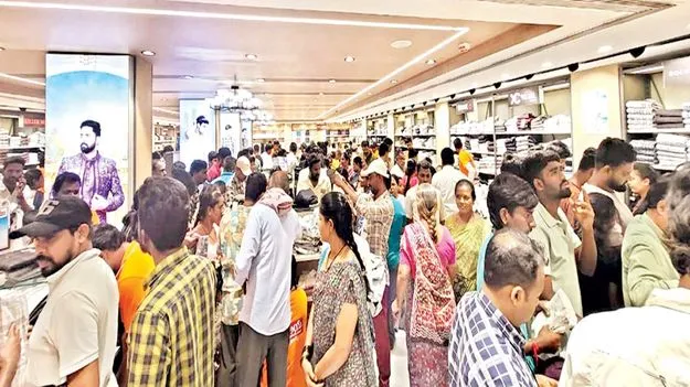 మాల్స్‌.. డేంజర్‌ బెల్స్‌..!