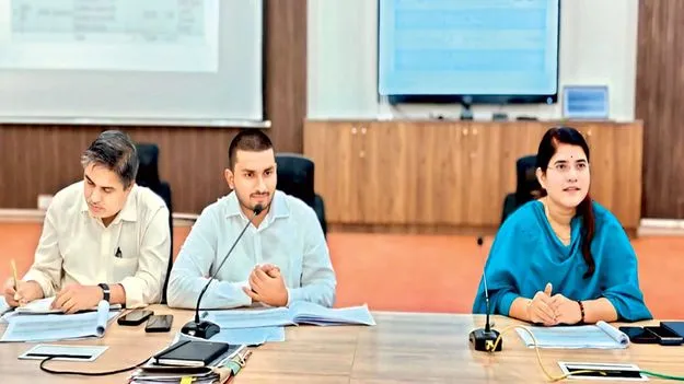 ఇళ్ల నిర్మాణాలు త్వరగా పూర్తి చేయండి 