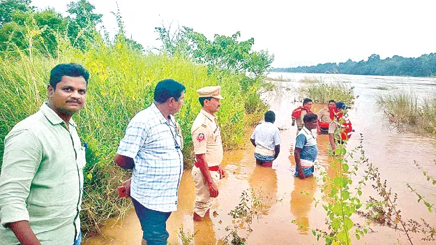 నాగావళి నదిలో రైతు గల్లంతు