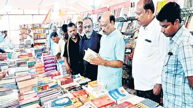 పుస్తకాలతో విజ్ఞానం వృద్ధి