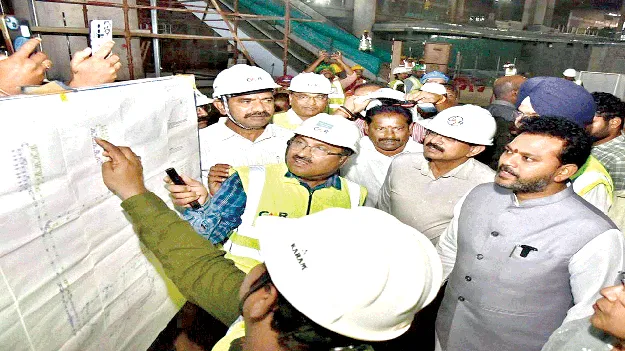 The airport is the focal point of North Andhra Pradesh. ఎయిర్‌పోర్టు ఉత్తరాంధ్రకే కేంద్ర బిందువు