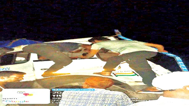 అర్ధరాత్రి హైవేపై ప్రమాదం