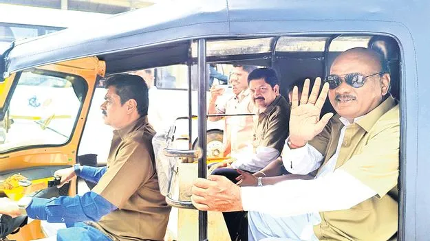 ఆటో నడిపిన ఎంపీ సీఎం రమేశ్‌