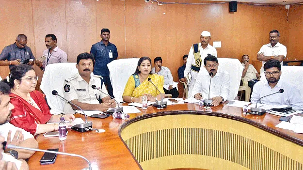 Seeing the Goddess in a peaceful atmosphere ప్రశాంత వాతావరణంలో అమ్మవారి దర్శనం