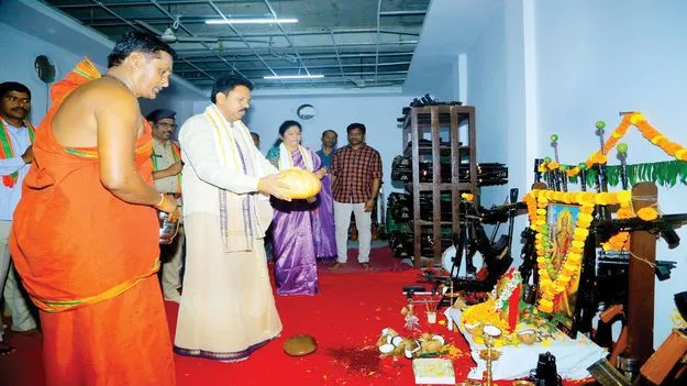 నేరాల నియంత్రణలో సఫలీకృతమవ్వాలి