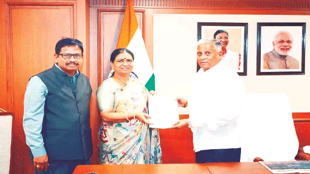 రైల్వే పెండింగ్‌ ప్రాజెక్టులు పూర్తి చేయాలి