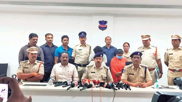 ప్రియుడితో కలిసి భర్తను చంపిన భార్య 