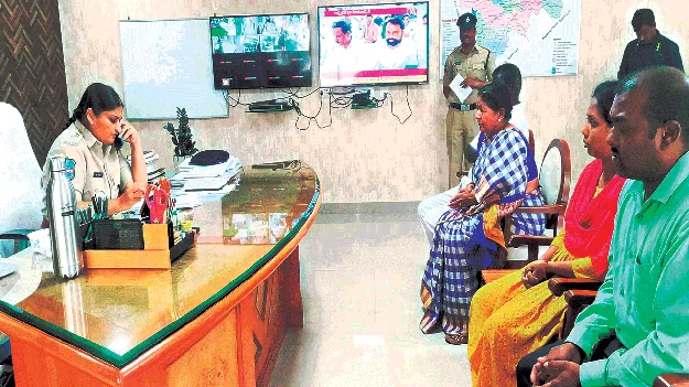 ఫిర్యాదుదారులను గౌరవించాలి : ఎస్పీ 