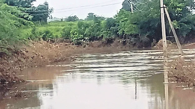 రాకపోకలు బంద్‌