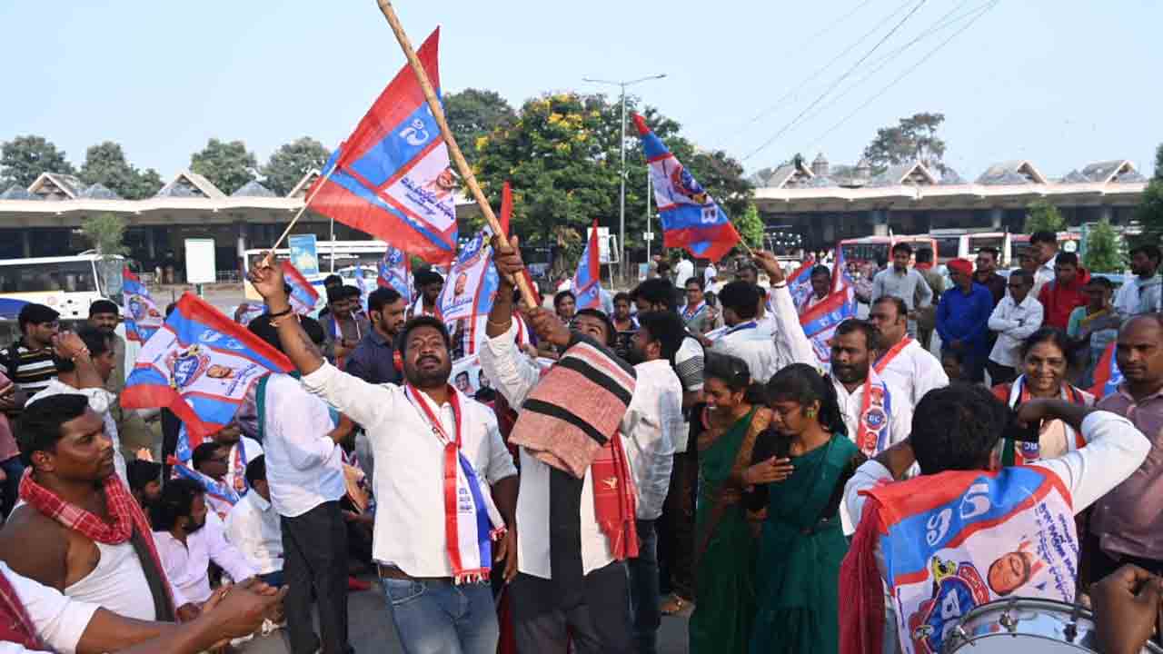 Telangana BC Bandh: తెలంగాణ వ్యాప్తంగా బీసీ బంద్ నిరసనలు.. 